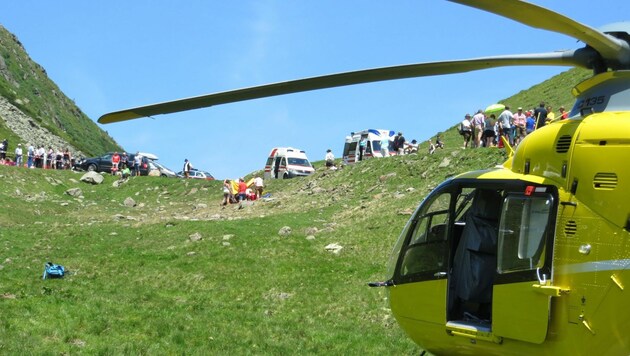 Die Flugretter des ÖAMTC brachten zwei Schwerverletzte ins Krankenhaus nach Schladming (Bild: ÖAMTC)