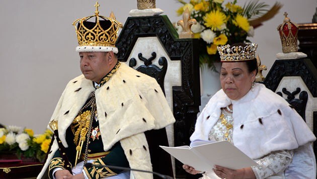 König Tupou VI und seine Frau Königin Nanasipau'u (Bild: AP)