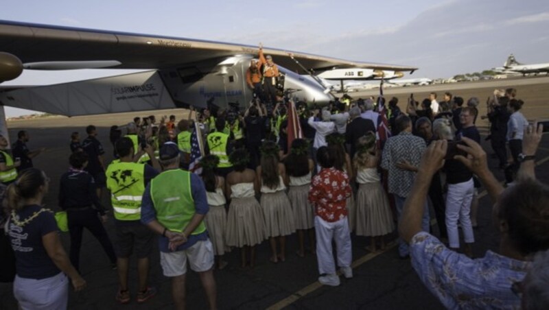 Großer Empfang für das Erfolgsteam rund um "Solar Impulse 2" (Bild: APA/EPA/Bruce Omori)