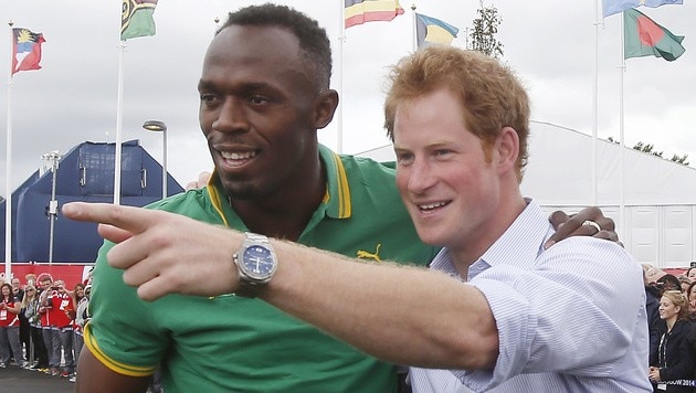 Usain Bolt mit Prince Harry (Bild: AP)