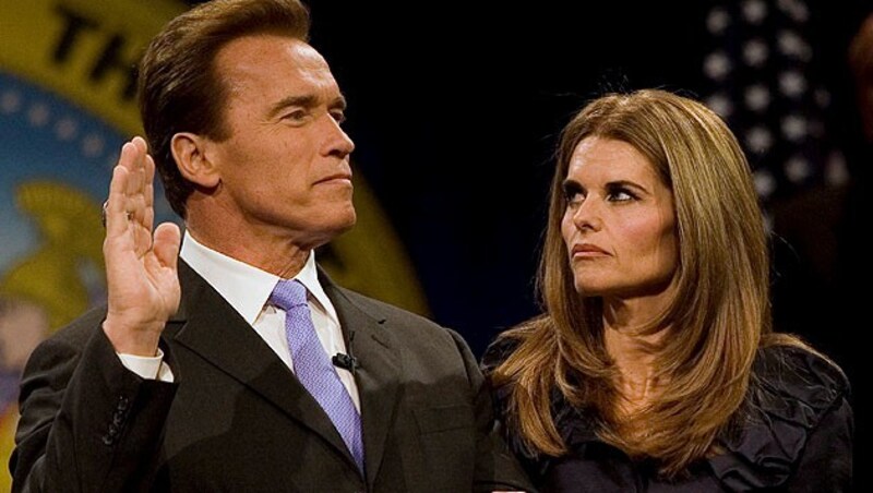 Arnold Schwarzenegger und Ex-Gattin Maria Shriver im Jahr 2007 bei seiner Angelobung als Governor in Sacramento. (Bild: EPA)