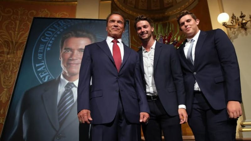Arnold Schwarzenegger mit seinen Söhnen Patrick und Christopher. (Bild: AP)