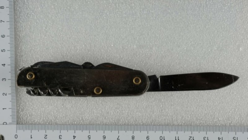 Dieses Taschenmesser trug der Amokfahrer bei sich. (Bild: APA/POLIZEI)