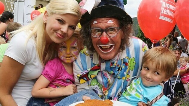 Clown "Wuascht" bringt nicht nur die Kinder zum Lachen! (Bild: Kronen Zeitung)