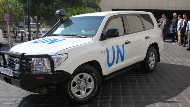 Ein Fahrzeug von UN-Inspektoren (Bild: YOUSSEF BADAWI/EPA/picturedesk.com)
