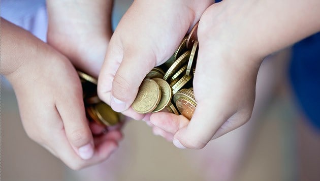 Manche Alleinerziehende müssen jeden Cent umdrehen. (Bild: thinkstockphotos.de)