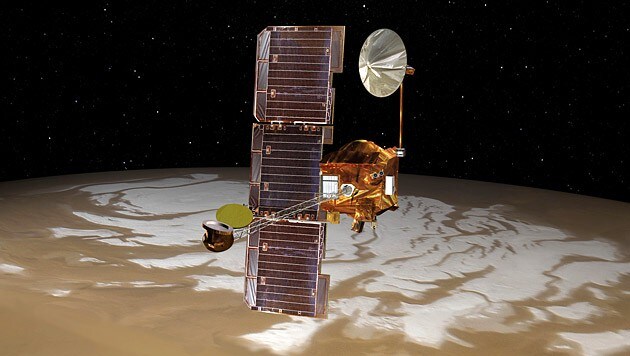 Die NASA-Sonde "Mars Odyssey" im Orbit um den Roten Planeten (Bild: NASA)