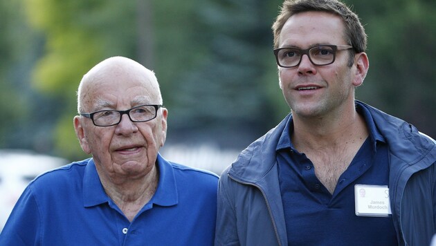 Rupert Murdoch und sein Sohn James (Bild: APA/EPA/ANDREW GOMBERT)