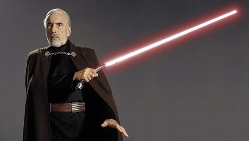 Auch die legendäre "Star Wars"-Reihe kam nicht ohne Christopher Lee aus - hier als Count Dooku. (Bild: starwars.com)