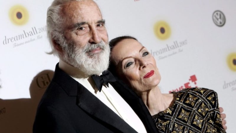 Christopher Lee mit Ehefrau Birgit Kroencke (Bild: APA/EPA/ARNO BURGI)