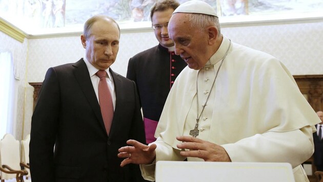 Russlands Präsident Wladimir Putin bei Papst Franziskus (Bild: APA/EPA/ALEXEY NIKOLSKY/RIA NOVOSTI/KREMLIN)