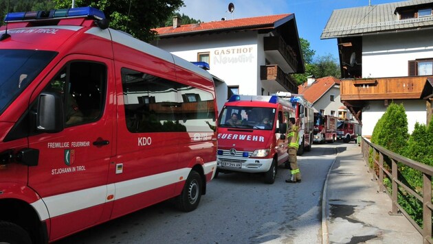 Der Katastrophenzug aus dem Bezirk Kitzbühel rollte gestern in Richtung Sellrain. (Bild: Roland Schwarz â013 Bezirksfeuerwehrverband Innsbruck-Land)