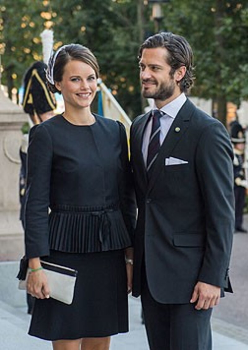 Sofia Hellqvist und Prinz Carl Philip besuchen die Eröffnung des schwedischen Parlaments. (Bild: AFP)