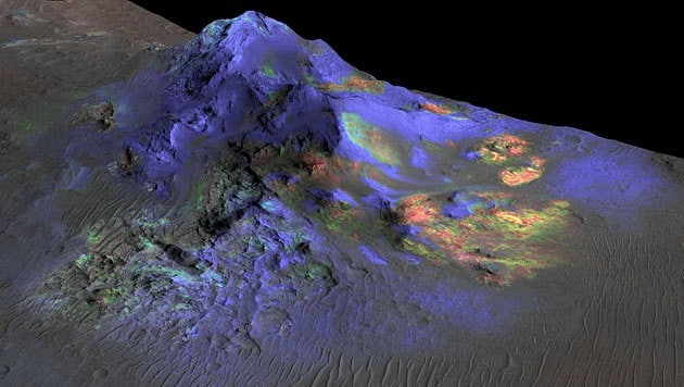 Glasablagerungen (grün) im Alga-Krater auf dem Mars (Bild: NASA/JPL-Caltech/JHUAPL/University of Arizona)