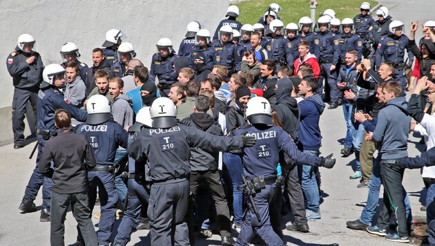 Im Vorfeld von G7 und Bilderberg bereitete sich die Polizei in Landeck auf den Ernstfall vor. (Bild: Christof Birbaumer/Kronenzeitung)