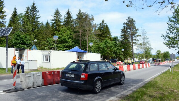 Die österreichisch-deutsche Grenze wird derzeit streng überwacht. (Bild: Andreas Fischer)