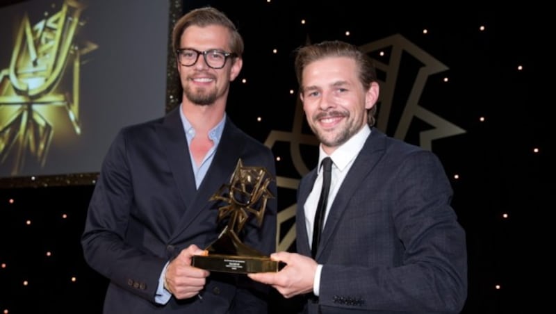 Gemeinsam mit Klaas Heufer-Umlauf macht Joko Winterscheidt die Blödel-Show "Circus Halligalli". (Bild: APA/EPA/JOERG CARSTENSEN)