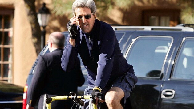 US-Außenminister John Kerry auf einer kleinen Radtour in Santa Fe (Bild: AP/Gerald Herbert)