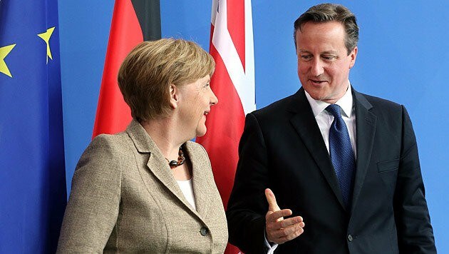 Der britische Premier David Cameron mit Deutschlands Kanzlerin Angela Merkel (Bild: APA/EPA/Wolfgang Kumm)