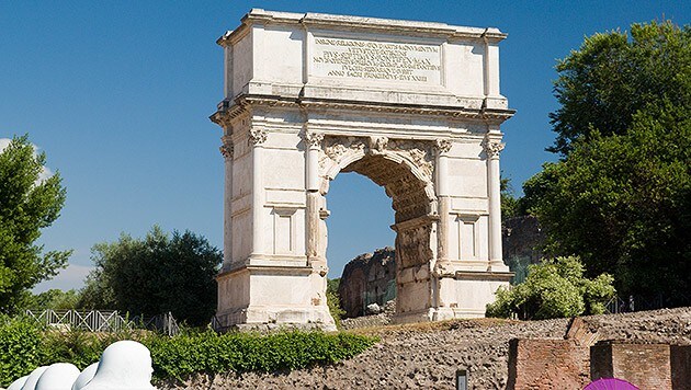 Der Titusbogen im Forum Romanum in Rom (Bild: thinkstockphotos.de)