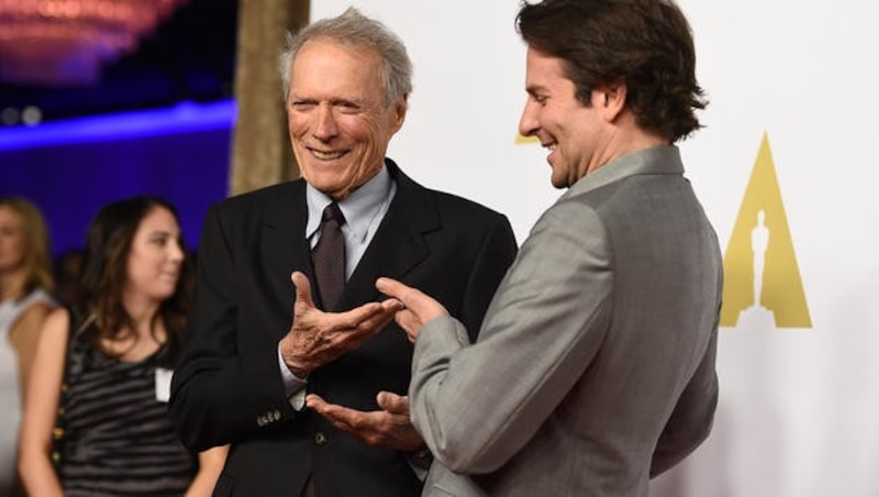 Clint Eastwood und Bradley Cooper (Bild: AP/Jordan Strauss)