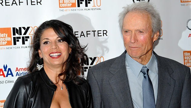 Clint Eastwood und seine zweite Frau Dina Marie bei einer Filmpremiere 2010 (Bild: AP)