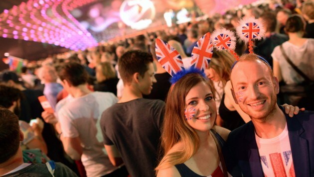 Britische Fans (Bild: APA/EPA/JULIAN STRATENSCHULTE)