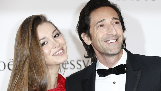 Adrien Brody und Lara Lieto (Bild: APA/EPA/IAN LANGSDON)