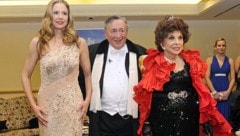 2013 waren Mira Sorvino und Gina Lollobrigida die Stargäste von Richard Lugner beim Opernball. (Bild: APA/Herbert P. Oczeret)