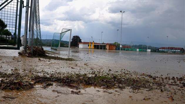 Verwüstet wurde der Fußballplatz in Leitersdorf im Raabtal (Bild: LFV Meier)