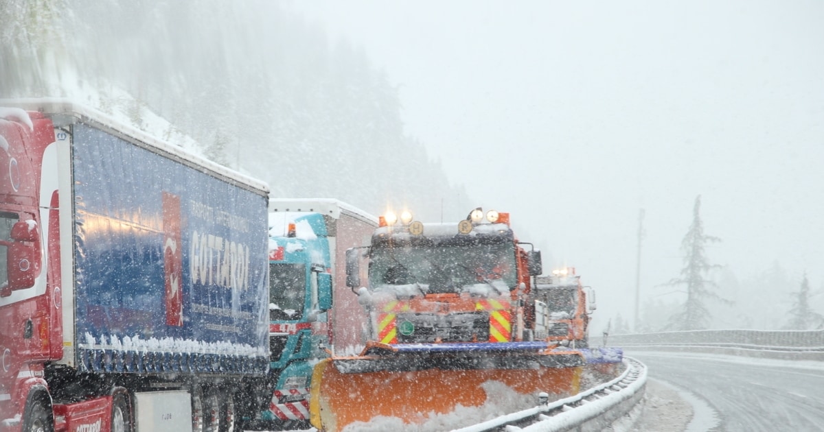 Wintereinbruch - Schneechaos: Verkehr Am Brenner Lahmgelegt! | Krone.at