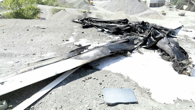 Das Segeflugzeug krachte gegen eine Felswand und ging in Flammen auf. (Bild: APA/DIETMAR MATHIS)