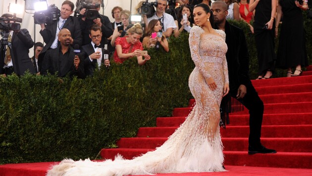 Kim Kardashian und Kanye West beim Met Ball (Bild: AFP)