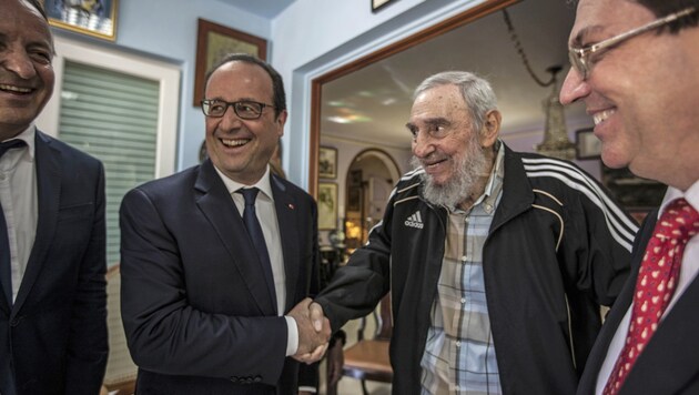 Präsident Francois Hollande traf auch Fidel Castro in dessen Residenz. (Bild: AP)