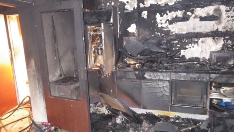 In dieser Wohnung im Erdgeschoß brach das Feuer aus. (Bild: FF Braunau)