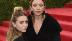 Ashley Olsen (l.) und Zwillingsschwester Mary Kate bei der Costume Institute Gala (Bild: AFP/TIMOTHY A. CLARY)