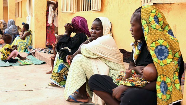 Aus den Fängen der Boko Haram befreitete Frauen im nigerianischen Lager in Malkohi (Bild: AFP)