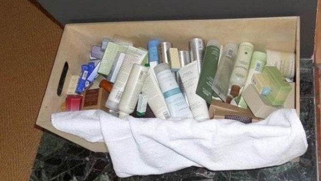 Diverse gestohlene Kosmetikartikel konnten in Deutschland noch sichergestellt werden. (Bild: Polizei)