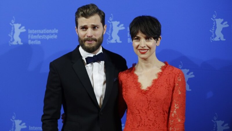 Jamie Dornan mit Ehefrau Amelia Warner (Bild: AP)