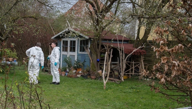 In ihrem Garten in Steyr wurde die Ärztin Dr. Hildegard K. von ihrem Sohn getötet. (Bild: Werner Kerschbaummayr)