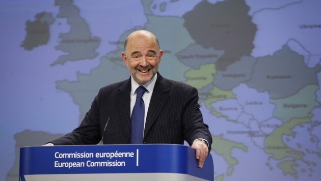 EU-Wirtschaftskommissar Pierre Moscovici spürt "Rückenwind für die wirtschaftliche Erholung". (Bild: APA/EPA/OLIVIER HOSLET)