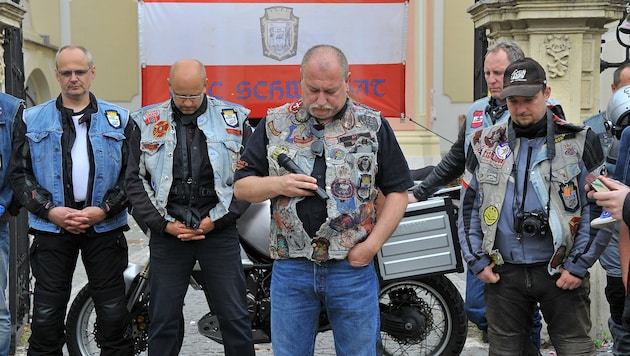 Zu Beginn der Veranstaltung gab es eine Gedenkminute für die verunglückten Motorradfahrer. (Bild: Patrick Huber)