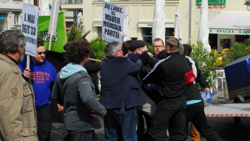 In Weimar griffen Rechtsextreme Gewerkschafter an. (Bild: APA/Thüringische Landeszeitung/Thorsten Büker)