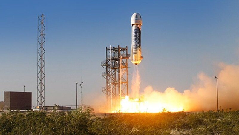 Am 20. Juli will Blue Origin mit seiner Rakete New Shepard erstmals Menschen ins All bringen. (Bild: Blue Origin)