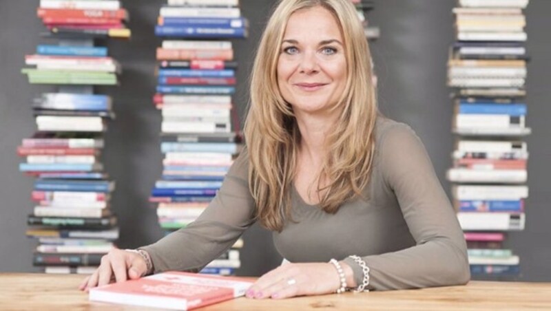 Anitra Eggler hat zwei Selbsthilfebücher für Internet-Junkies geschrieben. (Bild: anitra-eggler.com)