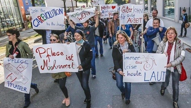 50 Teilnehmer marschierten durch die Stadt mit eindeutigen Botschaften für mehr Unterstützung. (Bild: Markus Tschepp)