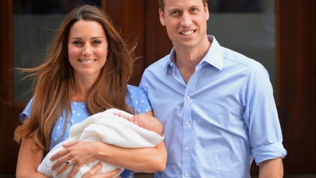 William und Kate mit Baby George beim Verlassen der Klinik. (Bild: AFP)