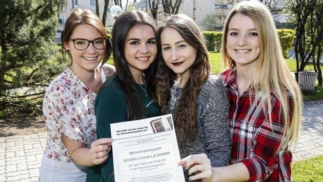 Vier Berufsschülerinnen mit sozialer Ader: Christina (21), Esma (18), Resula (17) und Sandra (19) (Bild: Markus Tschepp)