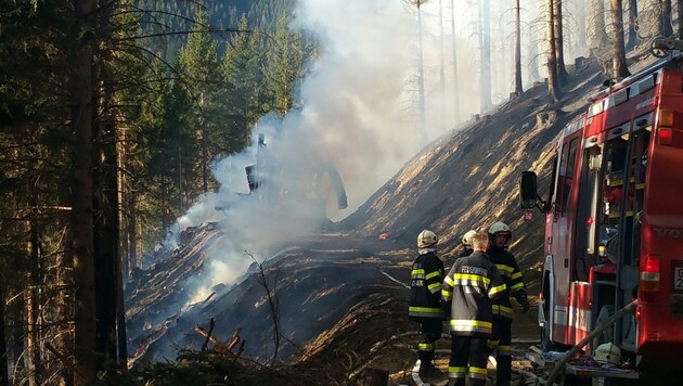 Knapp 150 Feuerwehrleute waren in Übelbach im Einsatz. (Bild: Robert Tauschmann)