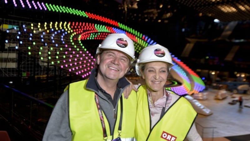 Song-Contest Senior Creative Producer Kurt Pongratz und ORF-Fernsehdirektorin Kathrin Zechner (Bild: APA/HERBERT NEUBAUER)